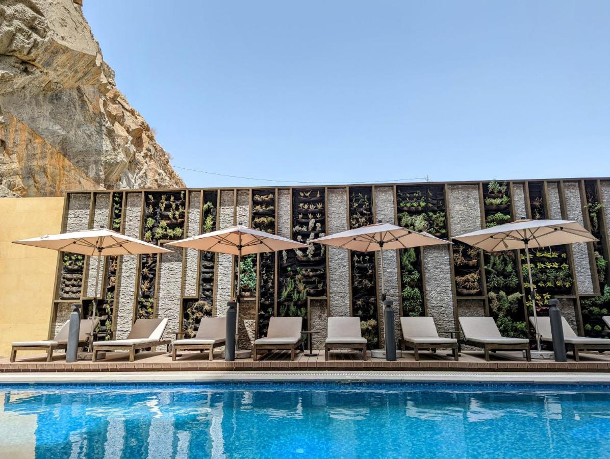 Citadines Abha Aparthotel ภายนอก รูปภาพ The pool at the hotel
