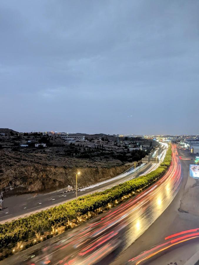 Citadines Abha Aparthotel ภายนอก รูปภาพ Highway 40 in Amman