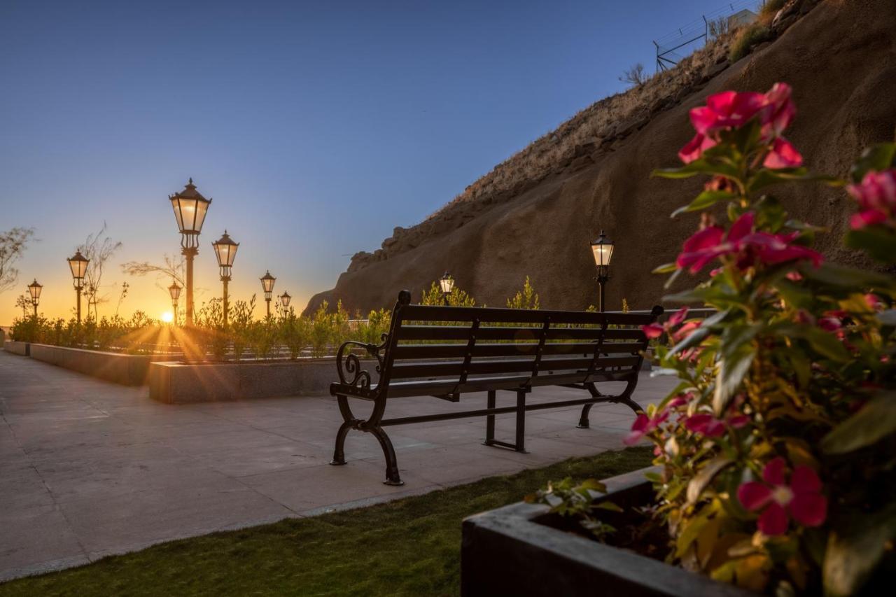 Citadines Abha Aparthotel ภายนอก รูปภาพ Sunset at the Fort