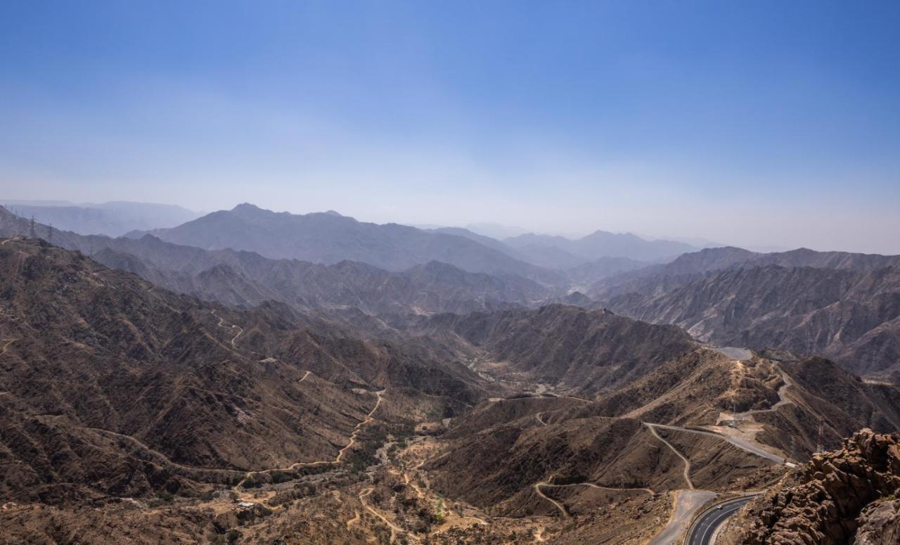 Citadines Abha Aparthotel ภายนอก รูปภาพ The Hajar Mountains