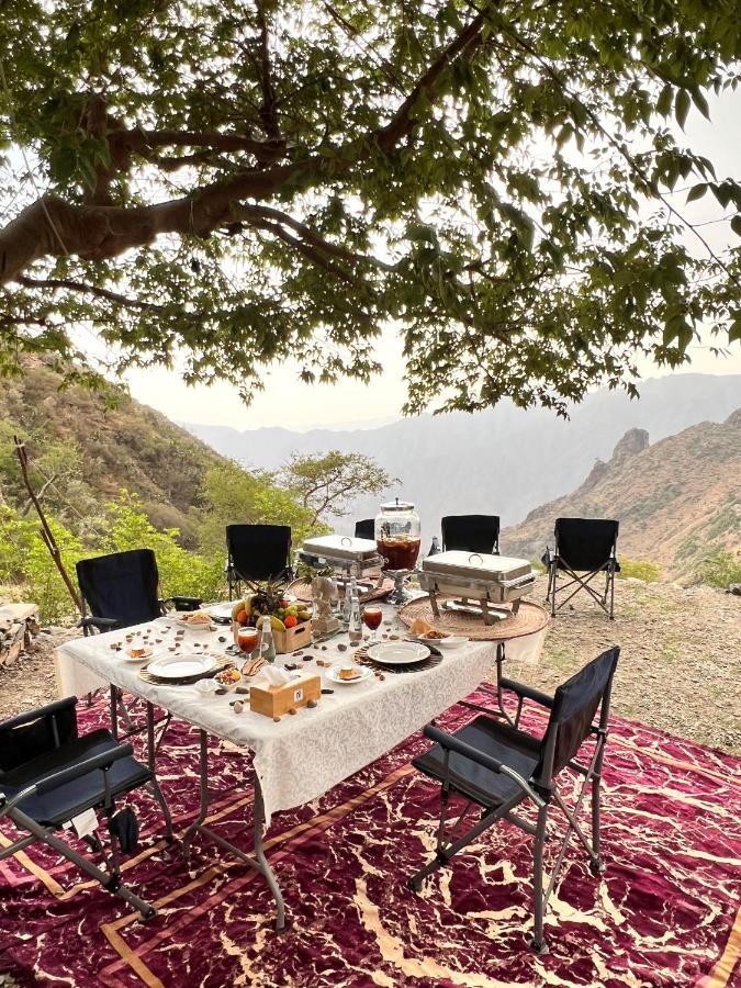 Citadines Abha Aparthotel ภายนอก รูปภาพ A picnic in the mountains of Oman